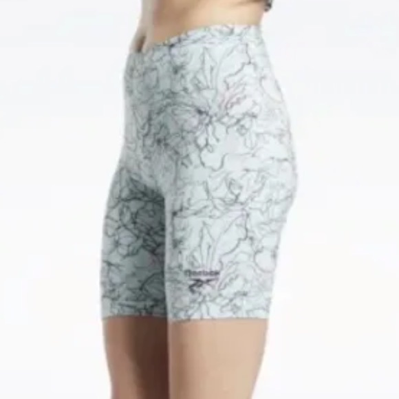 Reebok Classics Contour Floral Print Legging Women Shorts HB8623 - Small - Picture 1 of 8